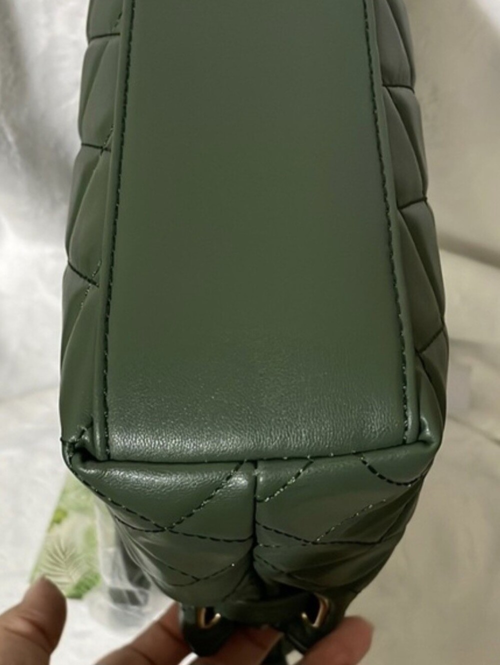 NWT BADGLEY MISCHKA Chive Small Diamond Quilted Tote - Picture 4 of 7